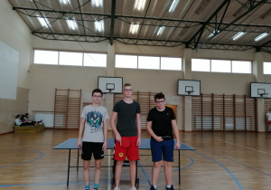 mistrzowie szkoły w tenisie stołowym