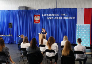Zdjęcie przestawia p. Agnieszkę Dziedzic podczas przemówienia