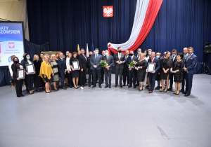 Na zdjęciu nauczyciele z Ministrem Edukacji i Nauki panem Przemysławem Czarnkiem