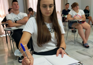 Wiktoria Kaczmarek rozwiązuje zadania
