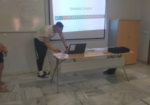 Alan Ogórek rozwiązuje zadania