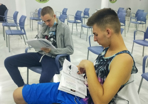 Filip Tokarski i Wiktor Kazan podczas dialogów