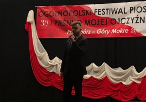Śpiewa Daniel Wysokiński