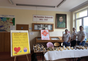 Uczennice Joanna Dziubek, Julia Franoszczyk, Dobrosława Kobalczyk