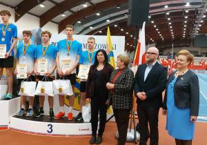 Sztafeta 4x200m na podium