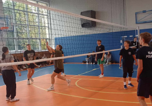 Mecz piłki siatkowej klas mundurowych
