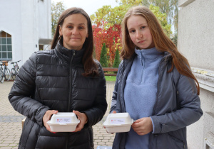 wolontariusze SK Caritas - akcja kremówka papieska