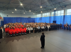 "Szkoła do hymnu"