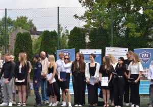 Uczniowie, którzy otrzymali świadectwo z czerwonym paskiem