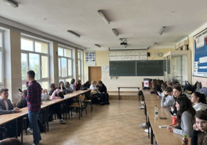 Łukasz Kowalczyk z uczestnikami warsztatów