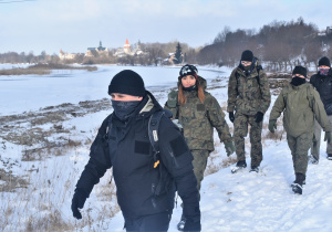 Uczestnicy rajdu w drodze do Sulejowa