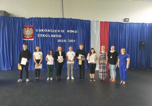 Nagrodzeni uczniowie klasy 2BP z wychowawcą p.M.Migałą i p.A.Dziedzic