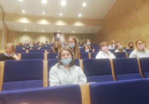 Technicy Analitycy na auli Wydziału Chemii Uniwersytetu Jagiellońskiego w czasie pokazu