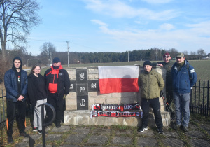 Uczestnicy Rajdu pod Pomnikiem 25 Pułku Piechoty Armii Krajowej