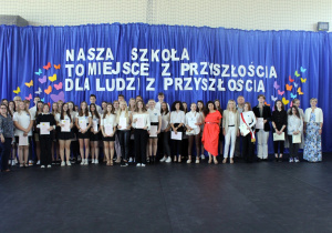uczniowie, którzy osiągnęli średnią ocen 4.0 i powyżej