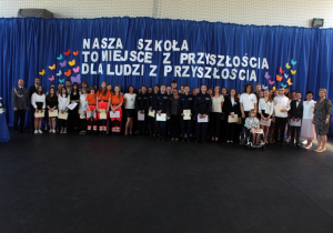 uczniowie którzy osiągnęli średnią ocen 4.0 i powyżej