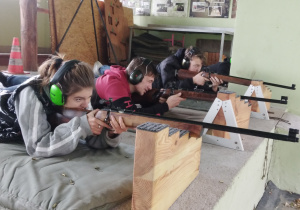 Uczniowie ZSPnr8 na strzelnicy