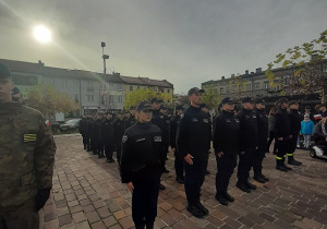 klasa policyjna w czasie uroczystości na Placu Kościuszki