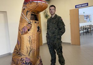 P.Bartosz Łyś z dinozaurem