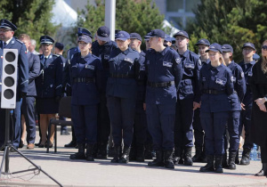 Uczniowie klas policyjnych podczas uroczystości nadania stopnia Oficerskiego