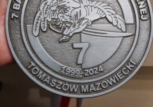 Pamiątkowy medal z X Edycji Biegu Siódmaka 2024