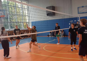 Mecz piłki siatkowej klas mundurowych