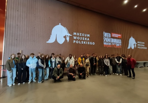 10-uczestnicy wycieczki w Muzeum Wojska Polskiego