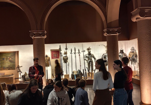 3-uczestnicy wycieczki w Muzeum Wojska Polskiego