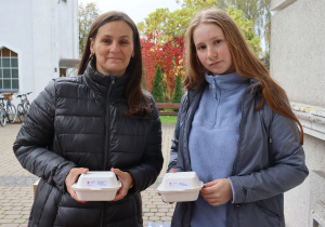 wolontariusze SK Caritas - akcja kremówka papieska