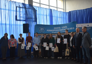 Laureaci konkursu chemicznego wraz z zaproszonymi gośćmi