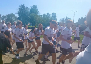 Uczniowie podczas biegu