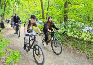 Uczniowie ZSP nr 8 w czasie rajdu rowerowego