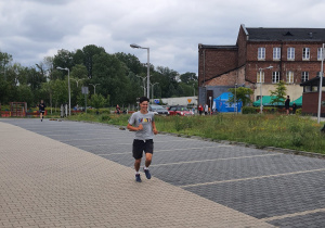 Oskar Kozłowski podczas biegu
