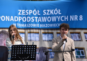Uczniowie Julia Stodulska i Adrian Sobierski