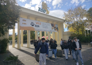 uczniowie we Wrocławskim ZOO