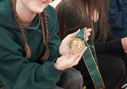 Zofia Kułyk z medalem