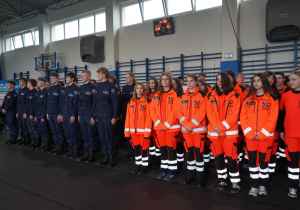 Uczniowie podczas uroczystości