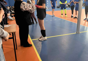 Kapitan 4P odbiera puchar i dyplom za 1 miejsce