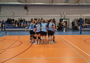 Wspólny okrzyk na rozpoczęcie meczu