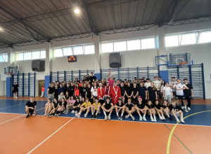 Mikołajkowy Turniej Piłki Siatkowej – sportowe emocje i świąteczna atmosfera!