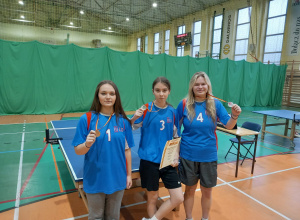 Medale reprezentacji szkoły w Mistrzostwach Powiatu w tenisie stołowym