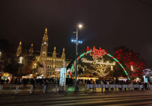 Jarmark Bożonarodzeniowy przed Ratuszem w Wiedniu