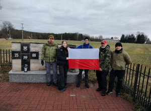 Społeczność ZSP nr 8 uczciła pamięć żołnierzy Armii Krajowej