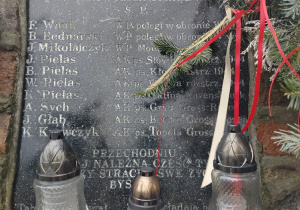 tablica pamiątkowa w Zarzęcinie