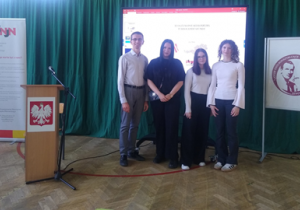 Uczennice z p. Michałem Pawłowskim