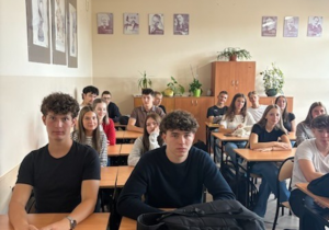 Uczniowie podczas gier i quizów