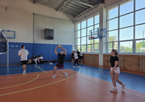 Uczniowie podczas gry