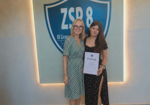 Uczennica 3B z wychowawcą