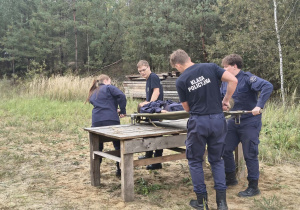 tor przeszkód - przenoszenie na noszach